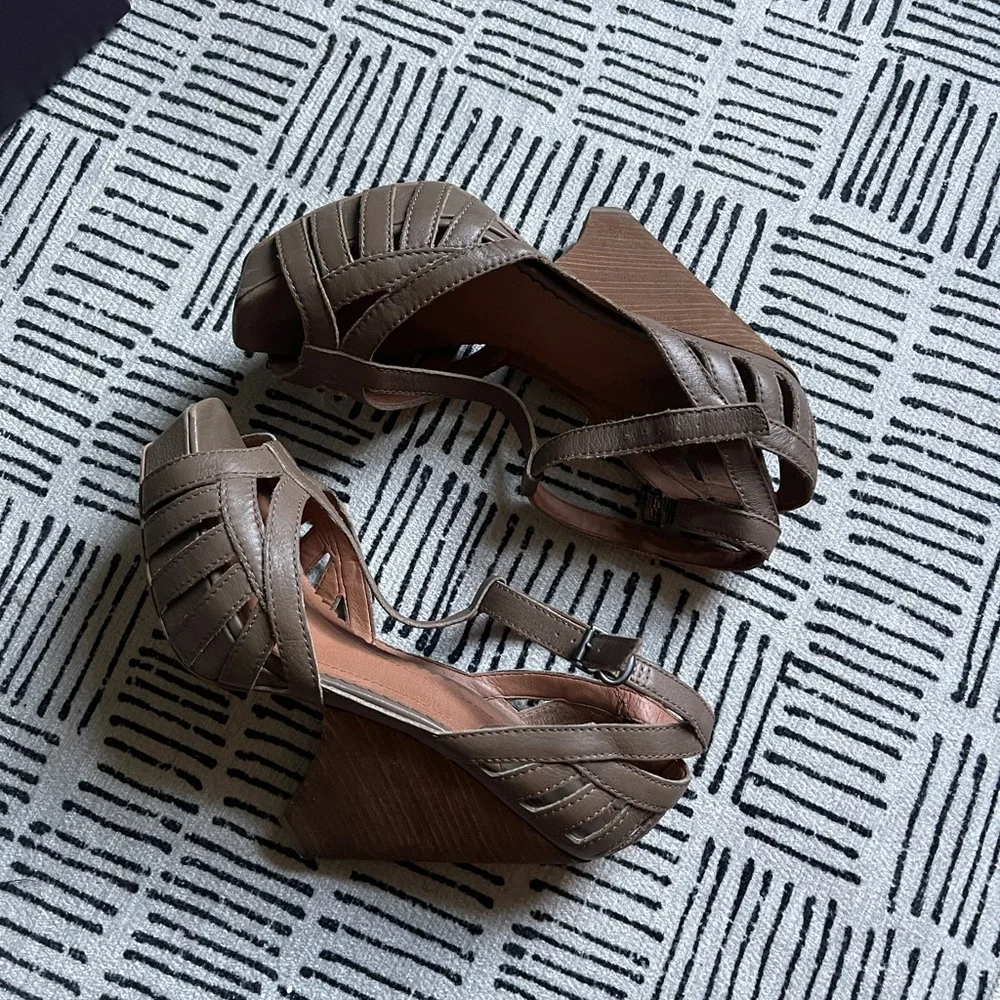 Lucky Brand Randy t strap peep toe chunky heel